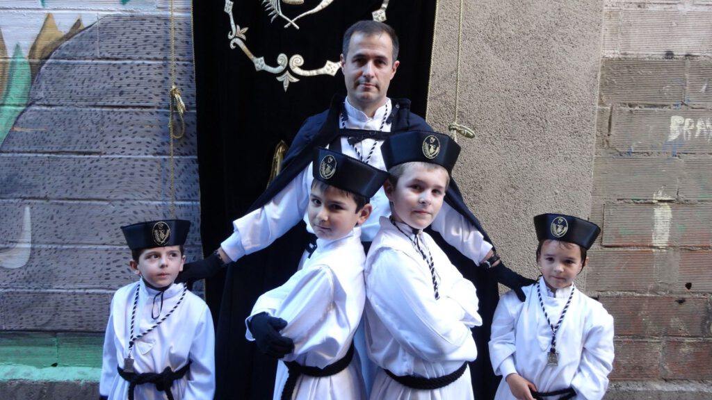 2015. Preparados para procesionar.